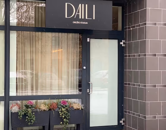 Grožio studijos „Daili“ įėjimas